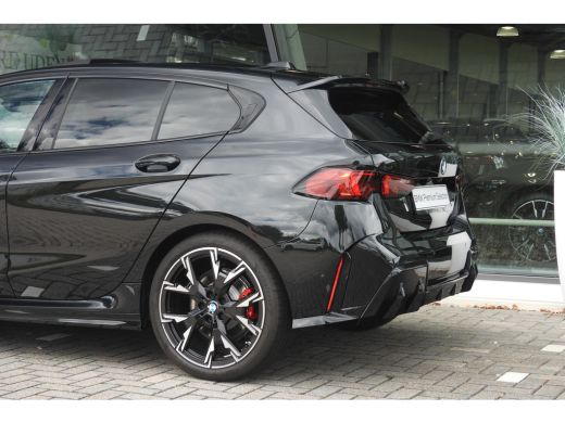 BMW 1 Serie 120 High Executive M Sport Automaat / Panoramadak / Sportstoelen / M Adaptief onderstel / Adaptie... ActivLease financial lease