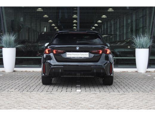 BMW 1 Serie 120 High Executive M Sport Automaat / Panoramadak / Sportstoelen / M Adaptief onderstel / Adaptie... ActivLease financial lease