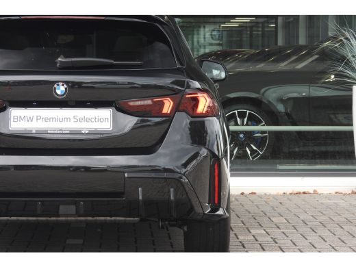 BMW 1 Serie 120 High Executive M Sport Automaat / Panoramadak / Sportstoelen / M Adaptief onderstel / Adaptie... ActivLease financial lease