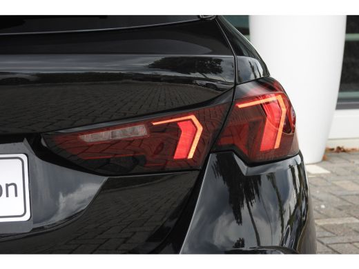 BMW 1 Serie 120 High Executive M Sport Automaat / Panoramadak / Sportstoelen / M Adaptief onderstel / Adaptie... ActivLease financial lease