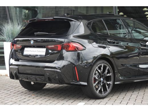 BMW 1 Serie 120 High Executive M Sport Automaat / Panoramadak / Sportstoelen / M Adaptief onderstel / Adaptie... ActivLease financial lease
