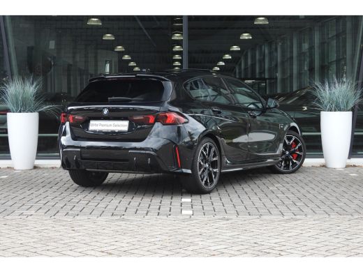 BMW 1 Serie 120 High Executive M Sport Automaat / Panoramadak / Sportstoelen / M Adaptief onderstel / Adaptie... ActivLease financial lease