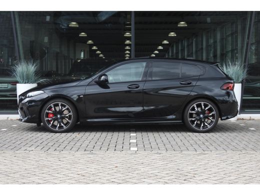 BMW 1 Serie 120 High Executive M Sport Automaat / Panoramadak / Sportstoelen / M Adaptief onderstel / Adaptie... ActivLease financial lease