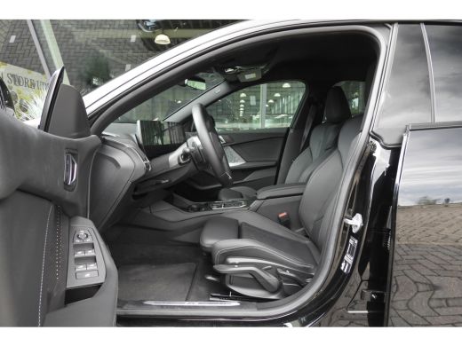 BMW 2 Serie 220 M Sport Automaat / Sportstoelen / Achteruitrijcamera / M Adaptief onderstel / Adaptieve LED /... ActivLease financial lease