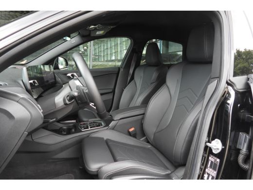 BMW 2 Serie 220 M Sport Automaat / Sportstoelen / Achteruitrijcamera / M Adaptief onderstel / Adaptieve LED /... ActivLease financial lease