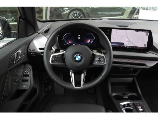BMW 2 Serie 220 M Sport Automaat / Sportstoelen / Achteruitrijcamera / M Adaptief onderstel / Adaptieve LED /... ActivLease financial lease