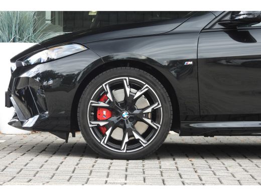 BMW 2 Serie 220 M Sport Automaat / Sportstoelen / Achteruitrijcamera / M Adaptief onderstel / Adaptieve LED /... ActivLease financial lease