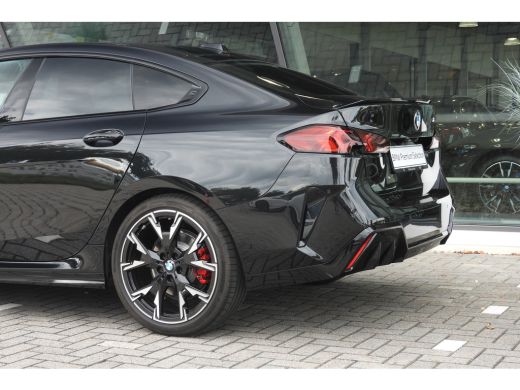 BMW 2 Serie 220 M Sport Automaat / Sportstoelen / Achteruitrijcamera / M Adaptief onderstel / Adaptieve LED /... ActivLease financial lease