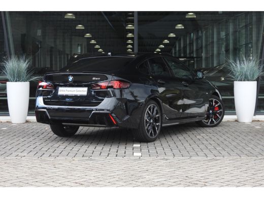 BMW 2 Serie 220 M Sport Automaat / Sportstoelen / Achteruitrijcamera / M Adaptief onderstel / Adaptieve LED /... ActivLease financial lease
