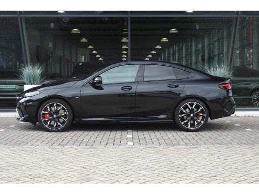 BMW 2 Serie 220 M Sport Automaat / Sportstoelen / Achteruitrijcamera / M Adaptief onderstel / Adaptieve LED /... ActivLease financial lease