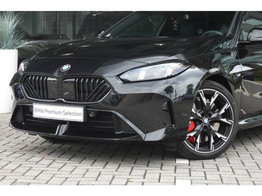 BMW 2 Serie 220 M Sport Automaat / Sportstoelen / Achteruitrijcamera / M Adaptief onderstel / Adaptieve LED /... ActivLease financial lease