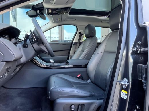 Land Rover Range Rover Velar P400e S | Pano | 20 Inch | Black Pack | Cold Climate Pack | Leder ActivLease financial lease