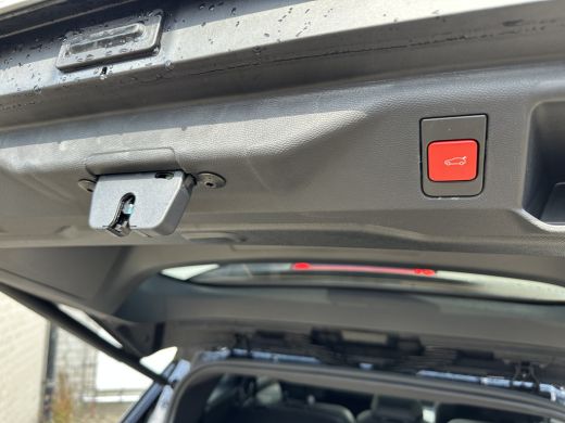 Peugeot e-5008 GT Avantage 73 kWh 3-Fase | 2 stoelen op derde rij | Achterbank in delen neerklapbaar | Achtersto... ActivLease financial lease