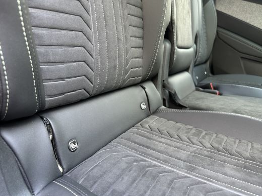 Peugeot e-5008 GT Avantage 73 kWh 3-Fase | 2 stoelen op derde rij | Achterbank in delen neerklapbaar | Achtersto... ActivLease financial lease