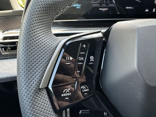 Peugeot e-5008 GT Avantage 73 kWh 3-Fase | 2 stoelen op derde rij | Achterbank in delen neerklapbaar | Achtersto... ActivLease financial lease