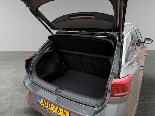 Volkswagen T-Roc 1.5 TSI 150pk DSG R-Line | Acc | Side assist | Camera ActivLease financial lease