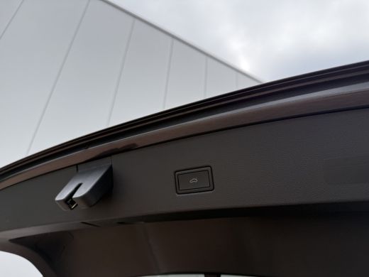 Volkswagen T-Roc 1.5 TSI 150pk DSG R-Line | Acc | Side assist | Camera ActivLease financial lease