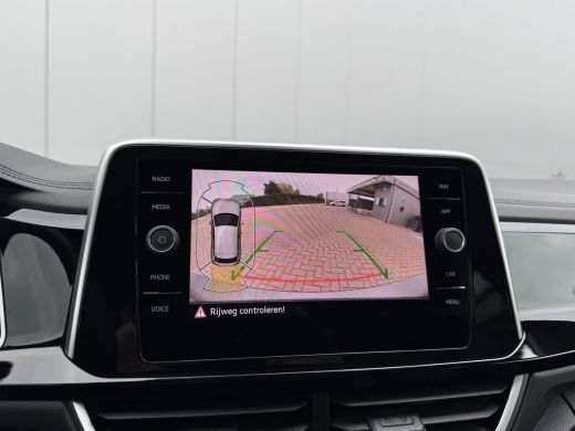 Volkswagen T-Roc 1.5 TSI 150pk DSG R-Line | Acc | Side assist | Camera ActivLease financial lease