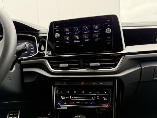 Volkswagen T-Roc 1.5 TSI 150pk DSG R-Line | Acc | Side assist | Camera ActivLease financial lease