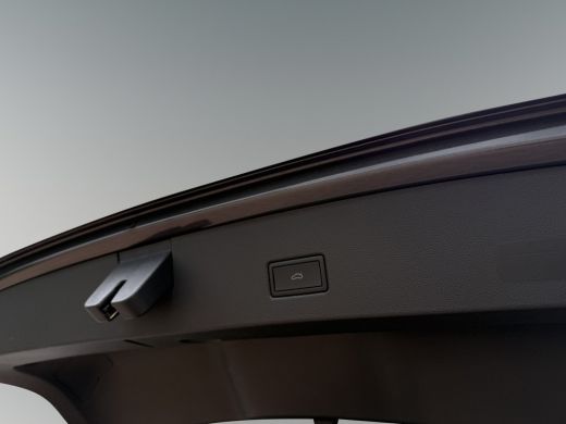 Volkswagen T-Roc 1.5 TSI 150pk DSG R-Line | Acc | Side assist | Camera ActivLease financial lease