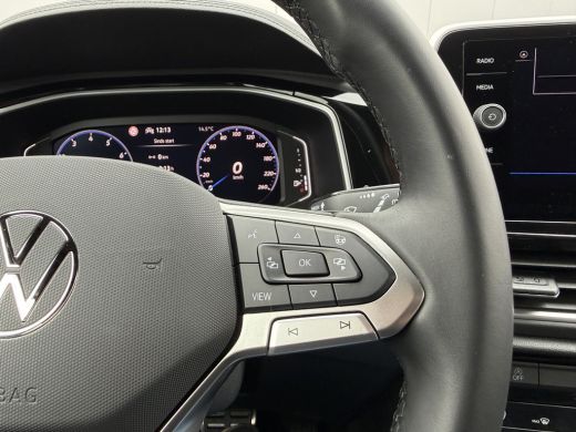 Volkswagen T-Roc 1.5 TSI 150pk DSG R-Line | Acc | Side assist | Camera ActivLease financial lease