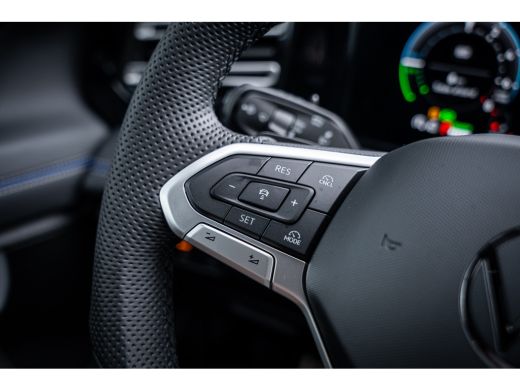 Volkswagen Tiguan R-Line Edition - eHybrid Inclusief €2000,- inruilvoordeel | 'App-Connect' draadloze smartphone in... ActivLease financial lease
