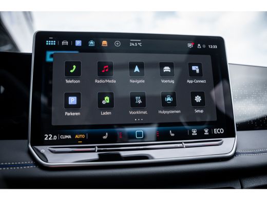 Volkswagen Tiguan R-Line Edition - eHybrid Inclusief €2000,- inruilvoordeel | 'App-Connect' draadloze smartphone in... ActivLease financial lease