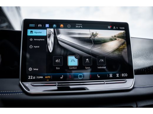 Volkswagen Tiguan R-Line Edition - eHybrid Inclusief €2000,- inruilvoordeel | 'App-Connect' draadloze smartphone in... ActivLease financial lease