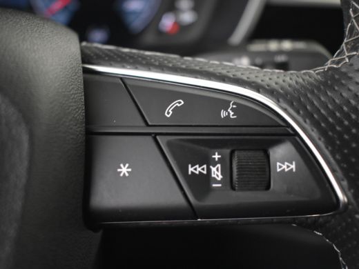 Audi Q3 35 TFSI S Edition 150pk Automaat Trekhaak | Panorama dak | Adaptief cruise control | Navigatie | ... ActivLease financial lease