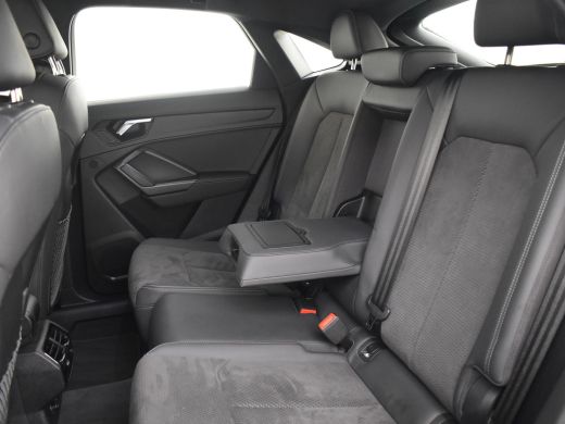 Audi Q3 35 TFSI S Edition 150pk Automaat Trekhaak | Panorama dak | Adaptief cruise control | Navigatie | ... ActivLease financial lease