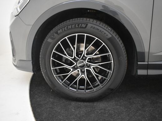 Audi Q3 35 TFSI S Edition 150pk Automaat Trekhaak | Panorama dak | Adaptief cruise control | Navigatie | ... ActivLease financial lease