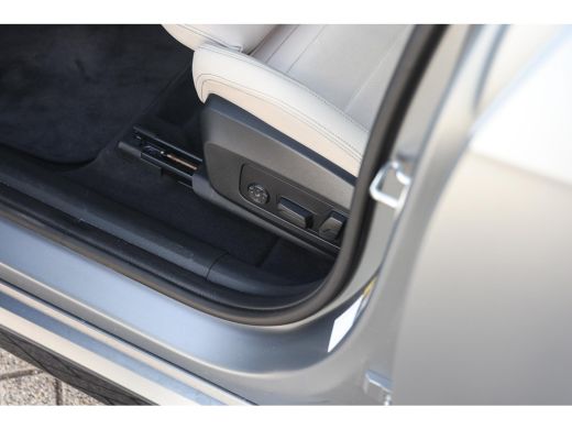 BMW X1 xDrive30e High Executive M Sport Automaat / Panoramadak / Sportstoelen / M Adaptief onderstel / A... ActivLease financial lease