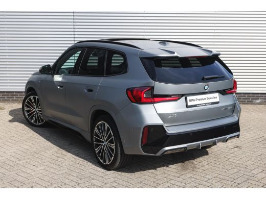 BMW X1 xDrive30e High Executive M Sport Automaat / Panoramadak / Sportstoelen / M Adaptief onderstel / A... ActivLease financial lease