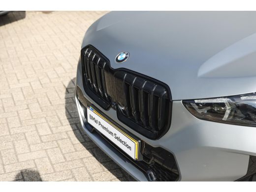 BMW X1 xDrive30e High Executive M Sport Automaat / Panoramadak / Sportstoelen / M Adaptief onderstel / A... ActivLease financial lease