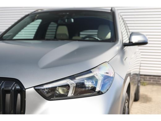 BMW X1 xDrive30e High Executive M Sport Automaat / Panoramadak / Sportstoelen / M Adaptief onderstel / A... ActivLease financial lease