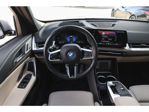 BMW X1 xDrive30e High Executive M Sport Automaat / Panoramadak / Sportstoelen / M Adaptief onderstel / A... ActivLease financial lease