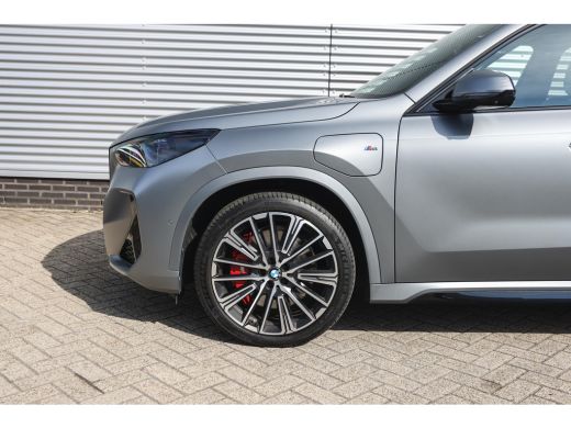 BMW X1 xDrive30e High Executive M Sport Automaat / Panoramadak / Sportstoelen / M Adaptief onderstel / A... ActivLease financial lease
