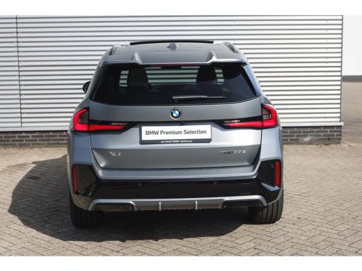 BMW X1 xDrive30e High Executive M Sport Automaat / Panoramadak / Sportstoelen / M Adaptief onderstel / A... ActivLease financial lease