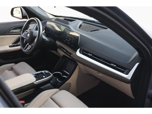 BMW X1 xDrive30e High Executive M Sport Automaat / Panoramadak / Sportstoelen / M Adaptief onderstel / A... ActivLease financial lease