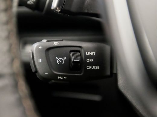Peugeot 3008 1.6 HYbrid 225 GT Line 225Pk Automaat (APPLE CARPLAY, GROOT NAVI, 360 CAMERA, ADAPTIVE CRUISE, LE... ActivLease financial lease