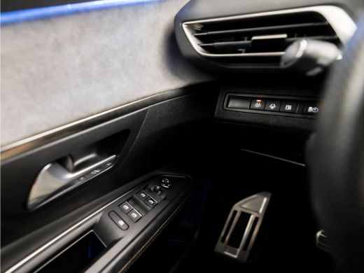 Peugeot 3008 1.6 HYbrid 225 GT Line 225Pk Automaat (APPLE CARPLAY, GROOT NAVI, 360 CAMERA, ADAPTIVE CRUISE, LE... ActivLease financial lease