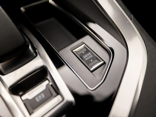 Peugeot 3008 1.6 HYbrid 225 GT Line 225Pk Automaat (APPLE CARPLAY, GROOT NAVI, 360 CAMERA, ADAPTIVE CRUISE, LE... ActivLease financial lease