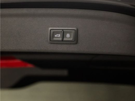 Audi A3 Sportback 40 TFSI e Sportline Automaat (APPLE CARPLAY, GROOT NAVI, ADAPTIVE CRUISE, SFEERVERLICHT... ActivLease financial lease