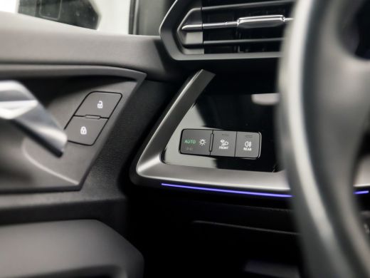 Audi A3 Sportback 40 TFSI e Sportline Automaat (APPLE CARPLAY, GROOT NAVI, ADAPTIVE CRUISE, SFEERVERLICHT... ActivLease financial lease