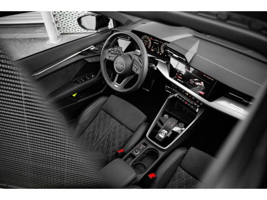 Audi A3 Sportback 45 TFSI e 245pk S edition Competition | Panoramadak | Head-Up | Stoelen Elektrisch | Do... ActivLease financial lease