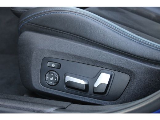BMW 3 Serie 330i High Executive M Sport Automaat / Schuif-Kanteldak / Sportstoelen / Achteruitrijcamera / Las... ActivLease financial lease