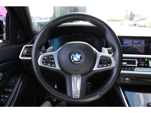 BMW 3 Serie 330i High Executive M Sport Automaat / Schuif-Kanteldak / Sportstoelen / Achteruitrijcamera / Las... ActivLease financial lease