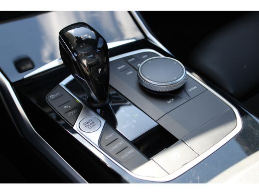 BMW 3 Serie 330i High Executive M Sport Automaat / Schuif-Kanteldak / Sportstoelen / Achteruitrijcamera / Las... ActivLease financial lease