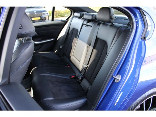BMW 3 Serie 330i High Executive M Sport Automaat / Schuif-Kanteldak / Sportstoelen / Achteruitrijcamera / Las... ActivLease financial lease