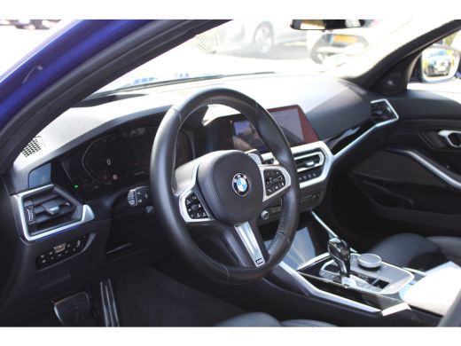 BMW 3 Serie 330i High Executive M Sport Automaat / Schuif-Kanteldak / Sportstoelen / Achteruitrijcamera / Las... ActivLease financial lease